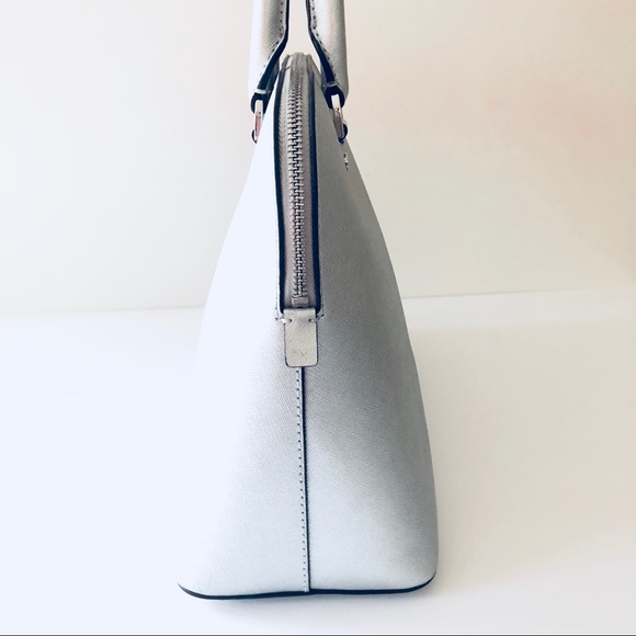 Silver Micheal Kors Cindy Handbag. - Picture 3 of 6